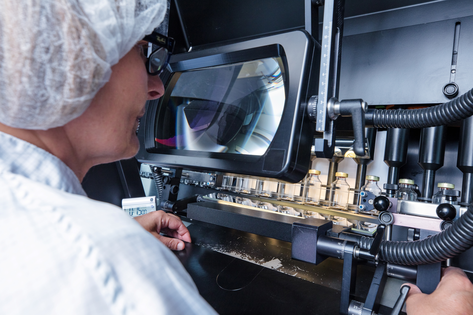 Ученый в лаборатории